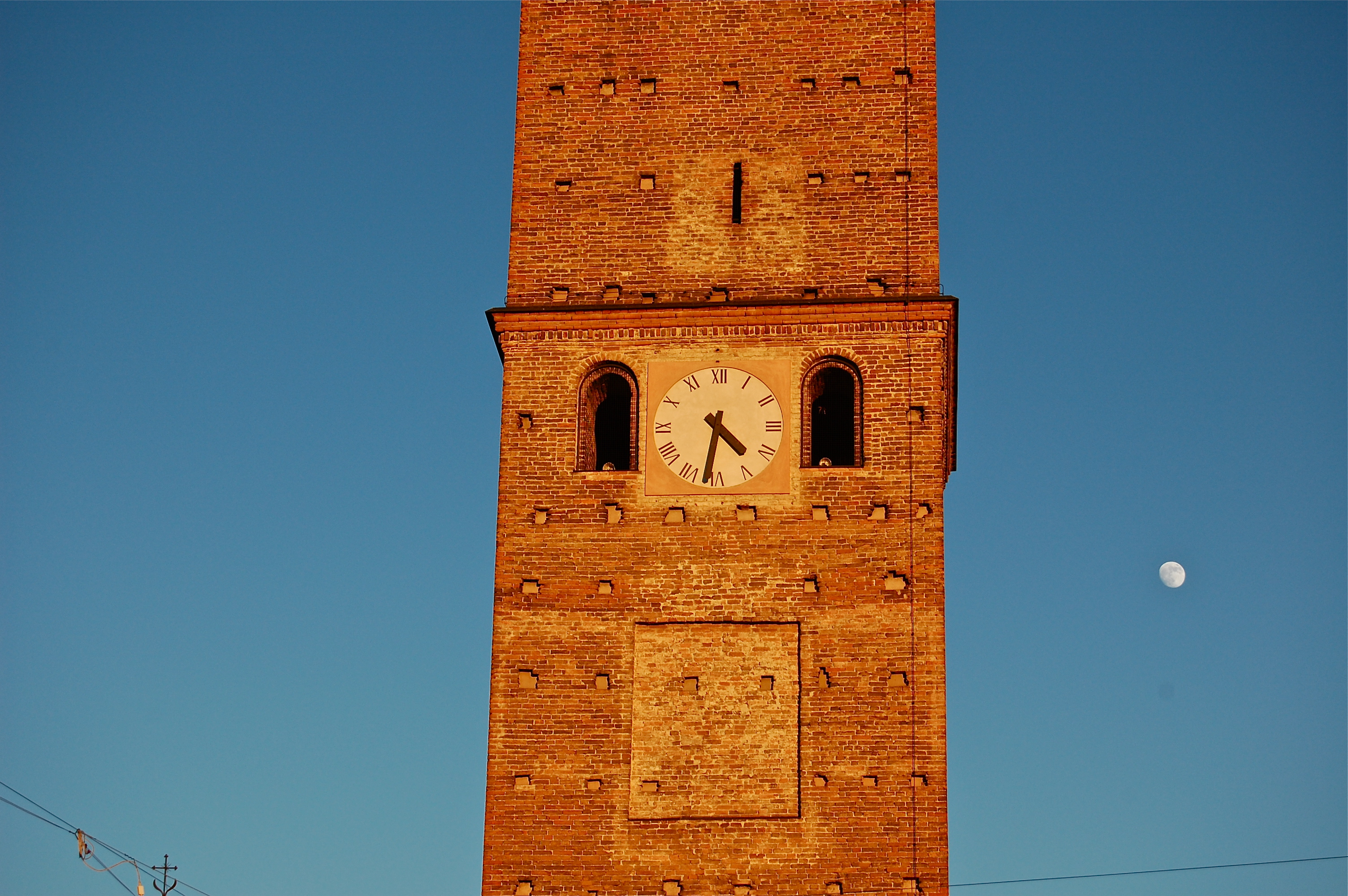 Moon tower. Mozzanica (BG), Gennaio 2012
